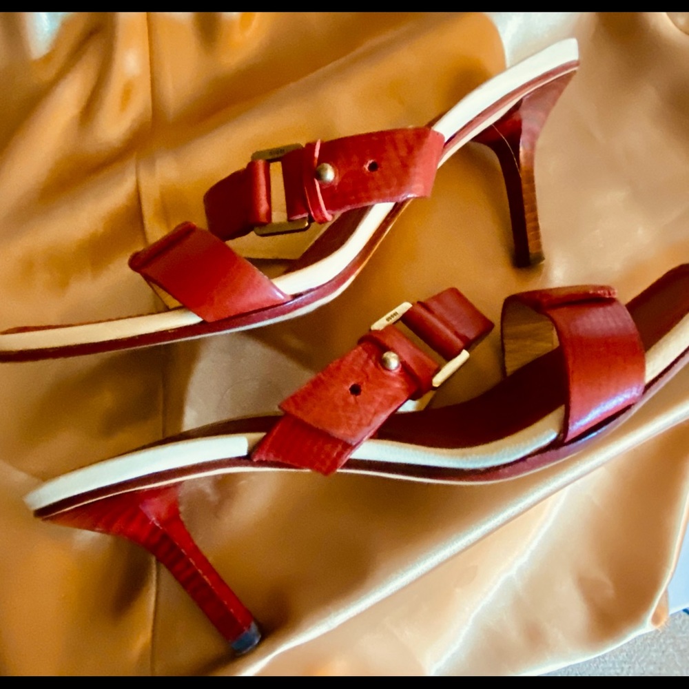 GUCCI Red Dbl Strap Heels, Sz. 7.5 B.  Rich Italian Leather Stacked 3 in Heels